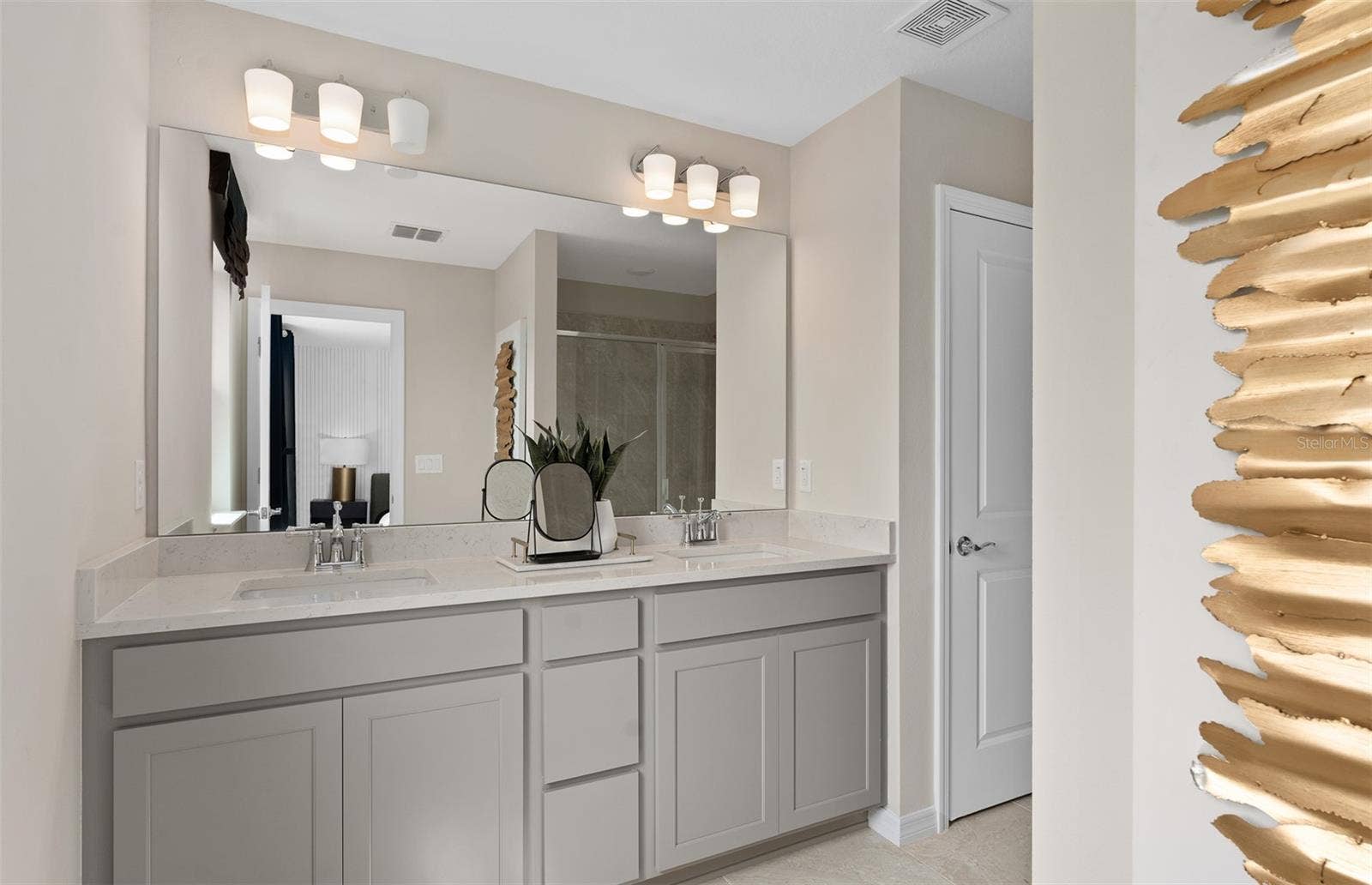 1174 FARM BRIDGE ROAD, Orlando, FL 32820 Model Home Design Only. Pictures and furnishings are for illustrative purposes only. Elevations, colors and options may vary. Furniture is for model home staging only.