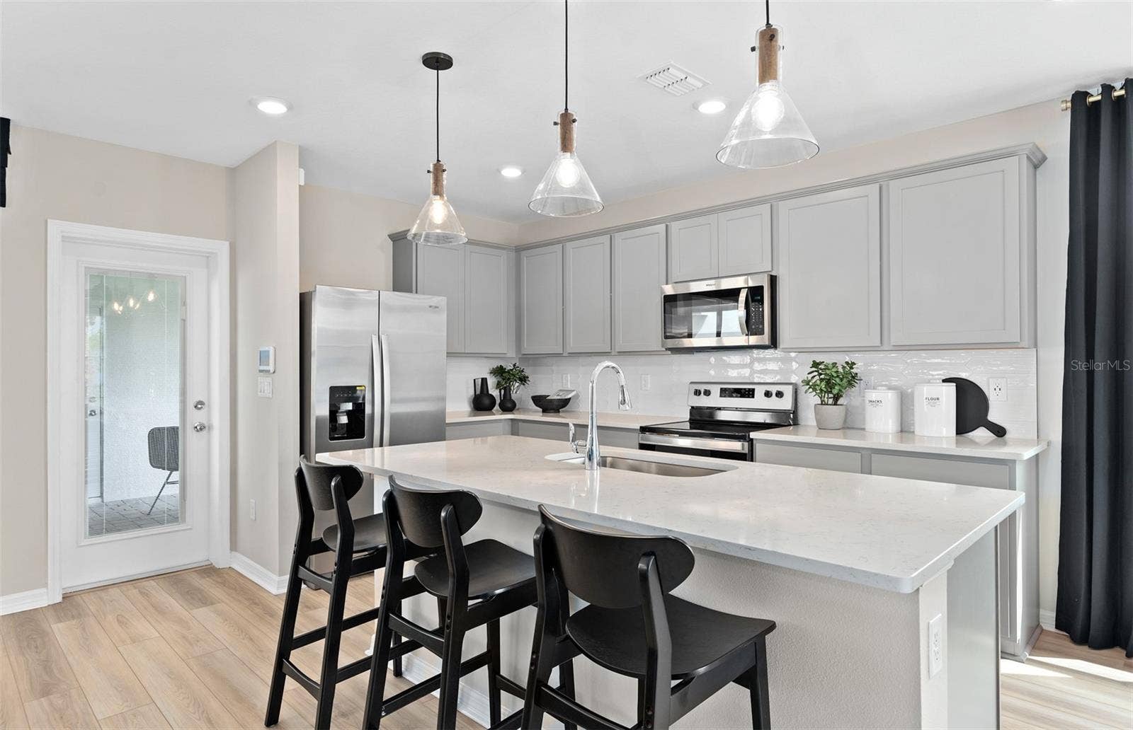 1174 FARM BRIDGE ROAD, Orlando, FL 32820 Model Home Design Only. Pictures and furnishings are for illustrative purposes only. Elevations, colors and options may vary. Furniture is for model home staging only.