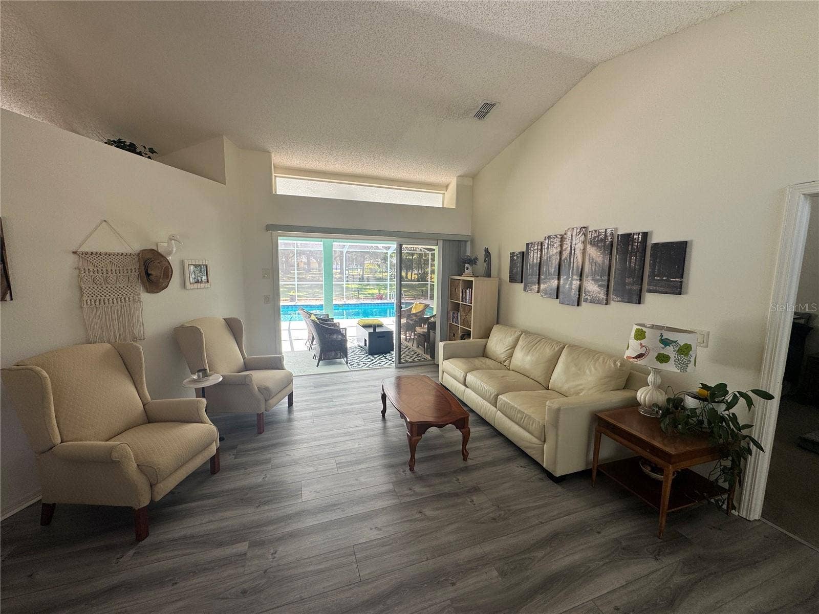 6104 W WAYWARD WIND LOOP, Homosassa, FL 34448 Living Room