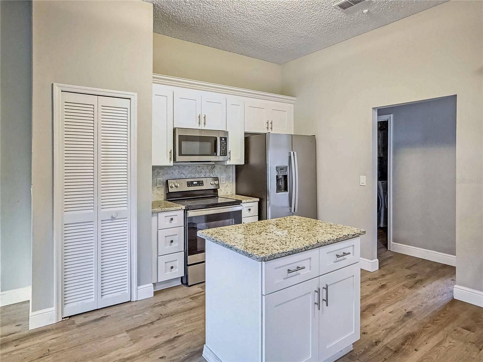 1009 CORKWOOD DRIVE, Oviedo, FL 32765 Kitchen