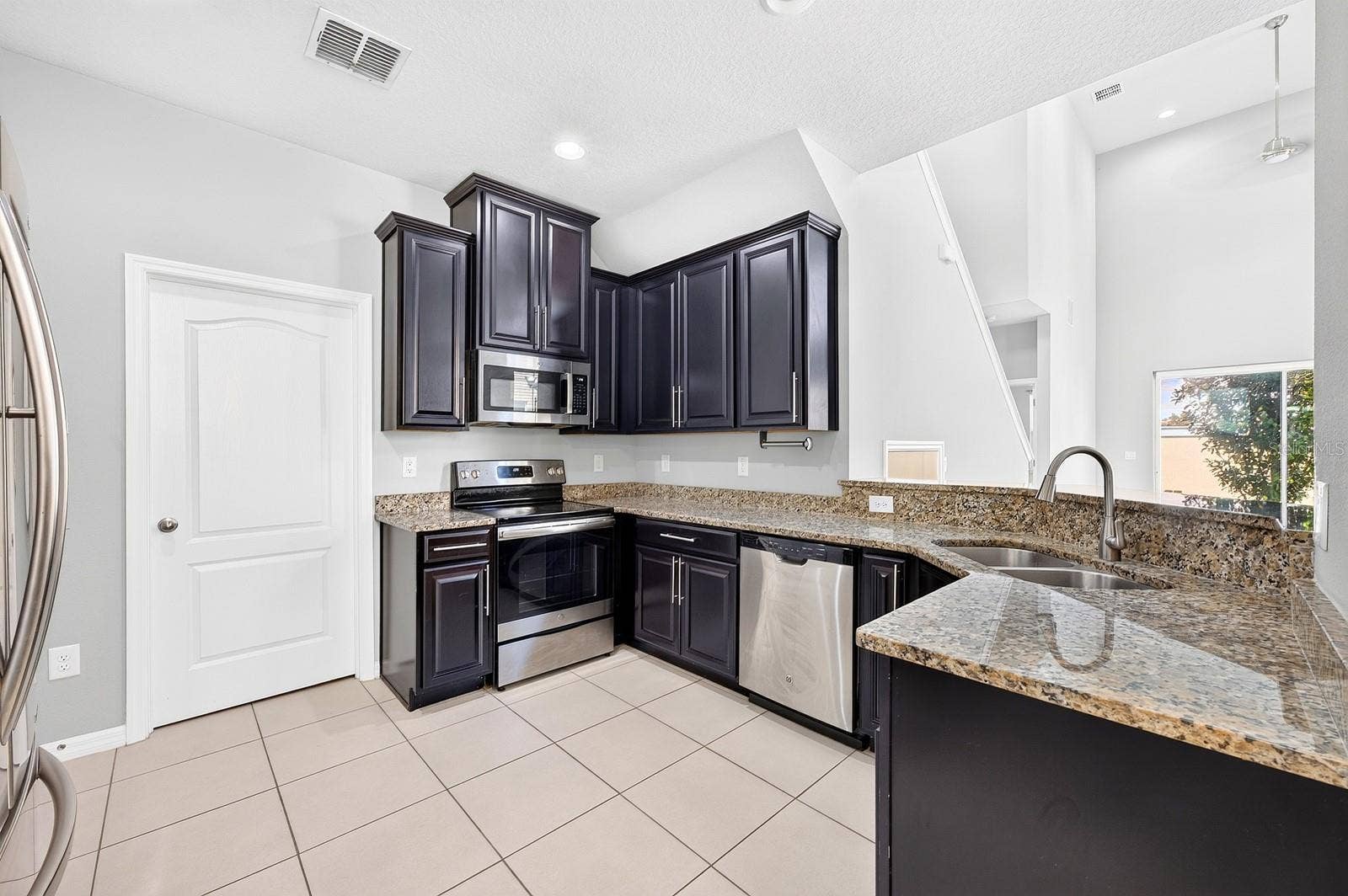 2128 LENNOX DALE LANE, Brandon, FL 33510 A closet pantry offers convenient storage, while the BREAKFAST BAR provides a natural place for casual meals, conversation or keeping the cook company.