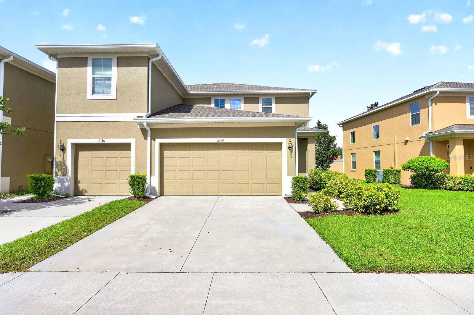 2128 LENNOX DALE LANE, Brandon, FL 33510 Welcome to this beautifully appointed END-UNIT TOWNHOME in Broadway Centre in Brandon!