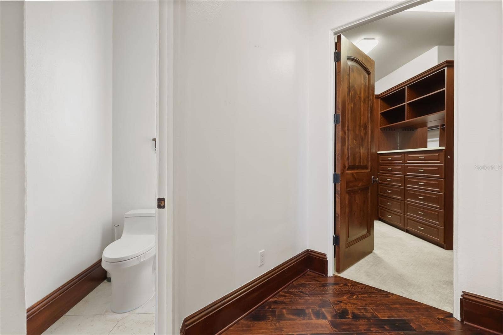541 VIRGINIA DRIVE, Winter Park, FL 32789 Primary water closet
