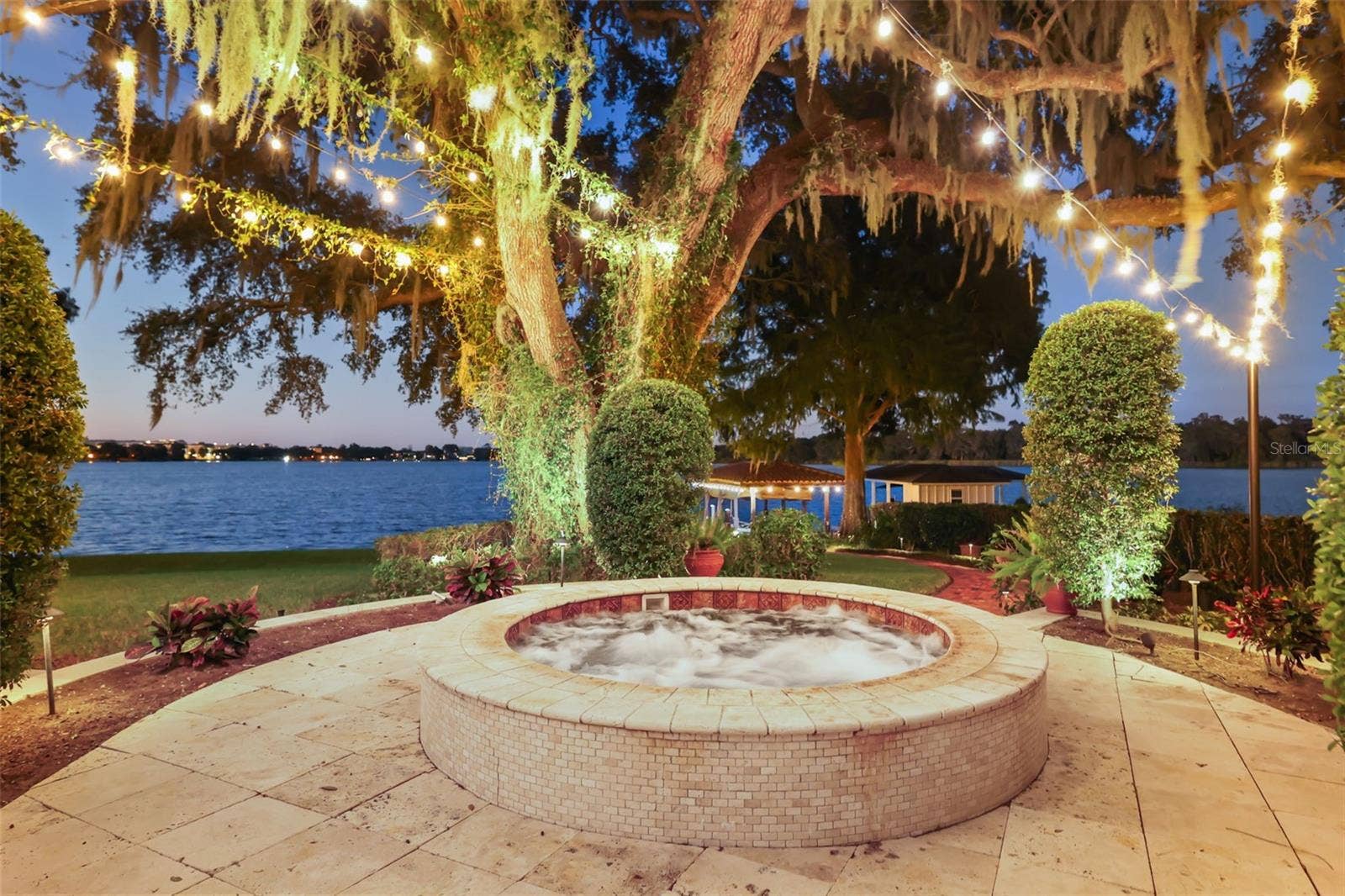 541 VIRGINIA DRIVE, Winter Park, FL 32789 Twilight vibes by the hot tub