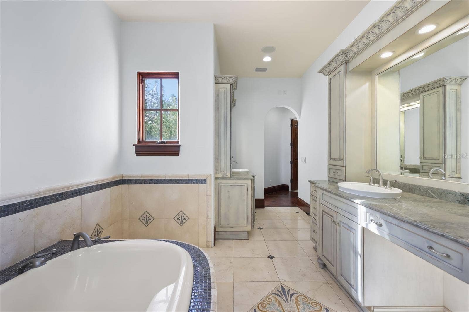 541 VIRGINIA DRIVE, Winter Park, FL 32789 Primary bathroom