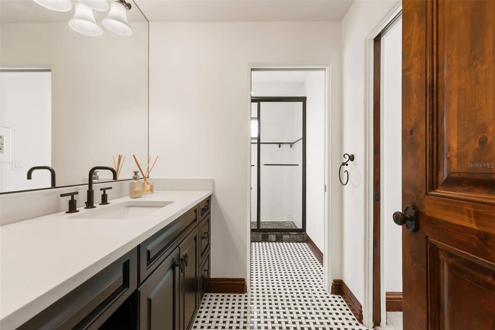 541 VIRGINIA DRIVE, Winter Park, FL 32789 Upstairs bathroom