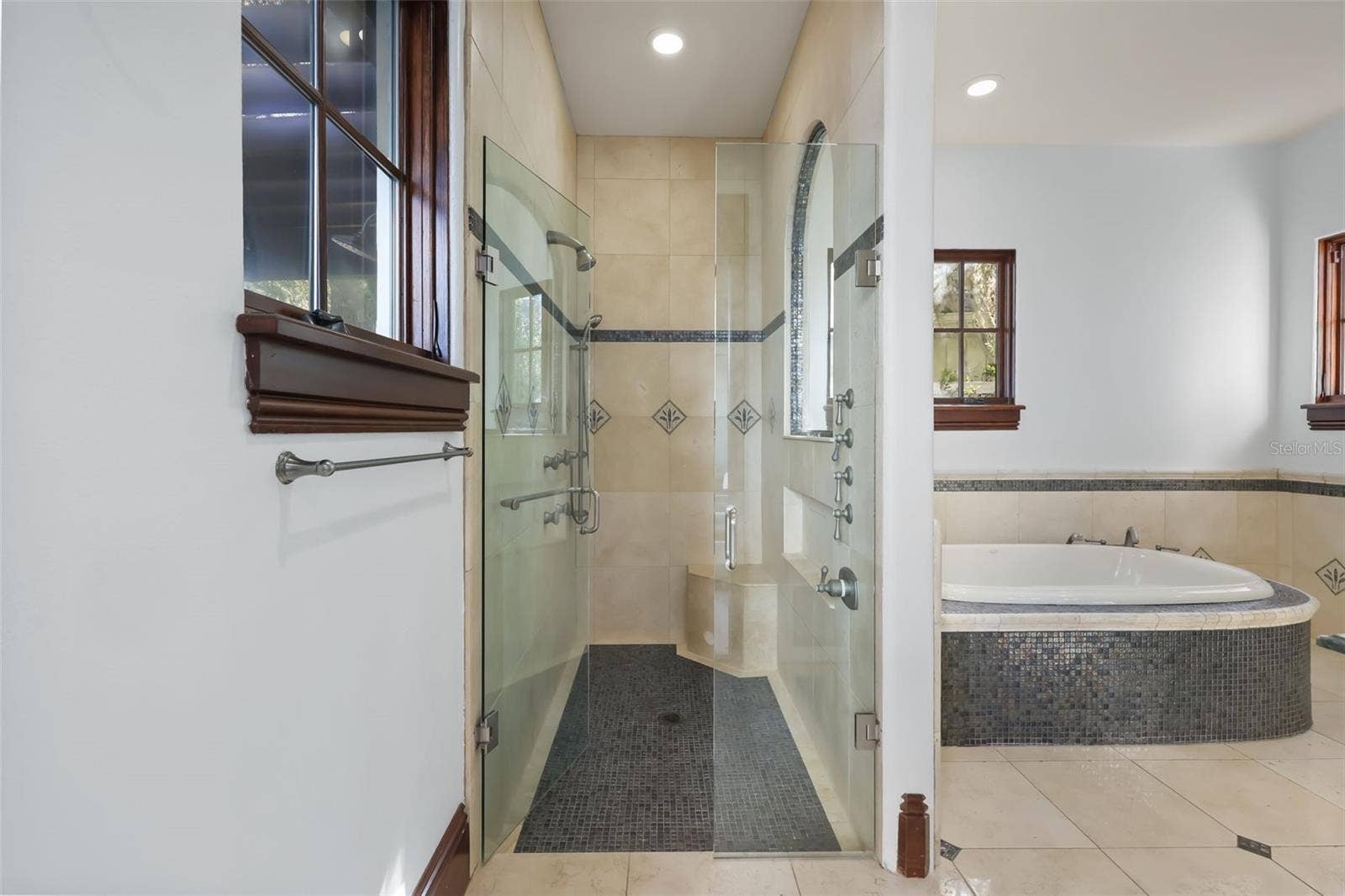 541 VIRGINIA DRIVE, Winter Park, FL 32789 Primary bathroom