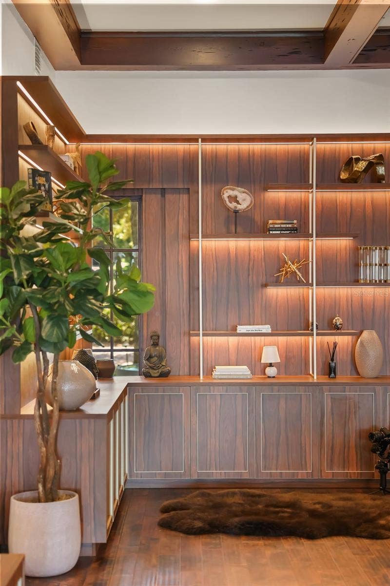 541 VIRGINIA DRIVE, Winter Park, FL 32789 Entry built in