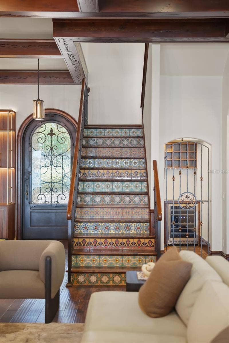541 VIRGINIA DRIVE, Winter Park, FL 32789 Stairwell
