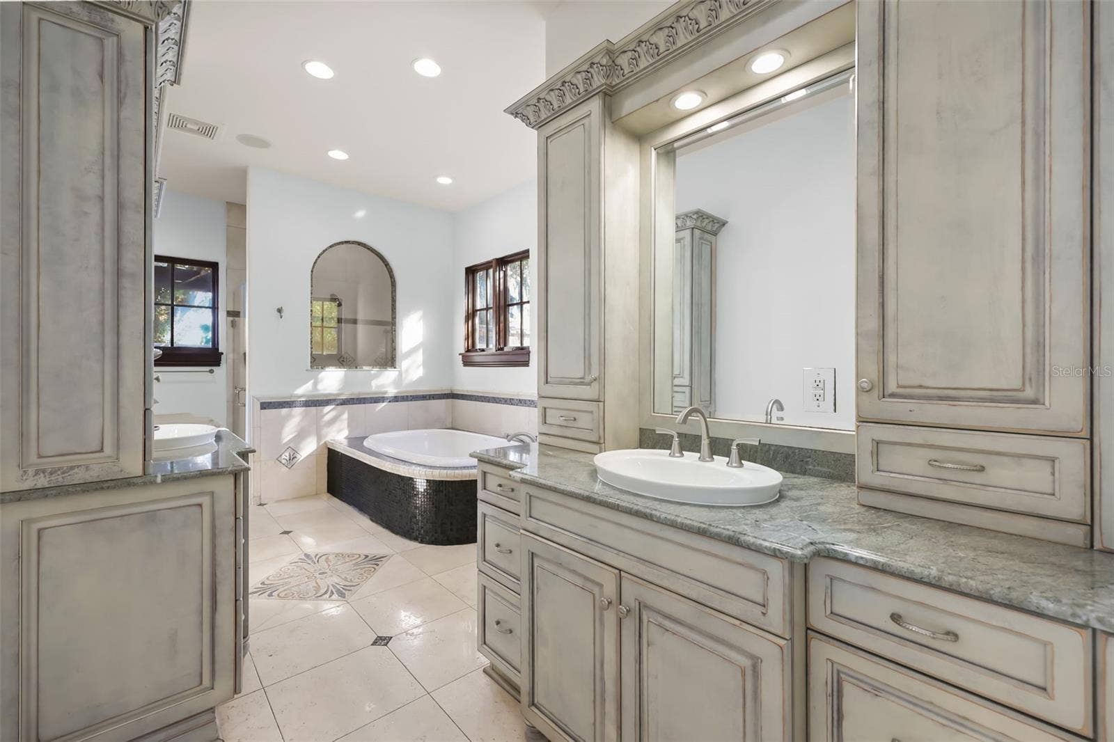 541 VIRGINIA DRIVE, Winter Park, FL 32789 Primary bathroom