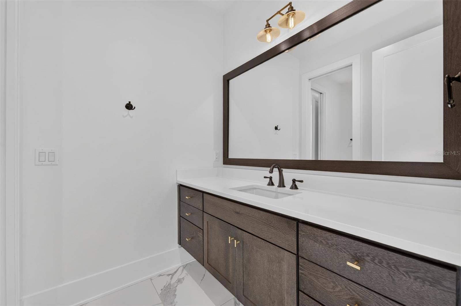 1900 SUNSET DRIVE, Winter Park, FL 32789 Bedroom 2 - private vanity