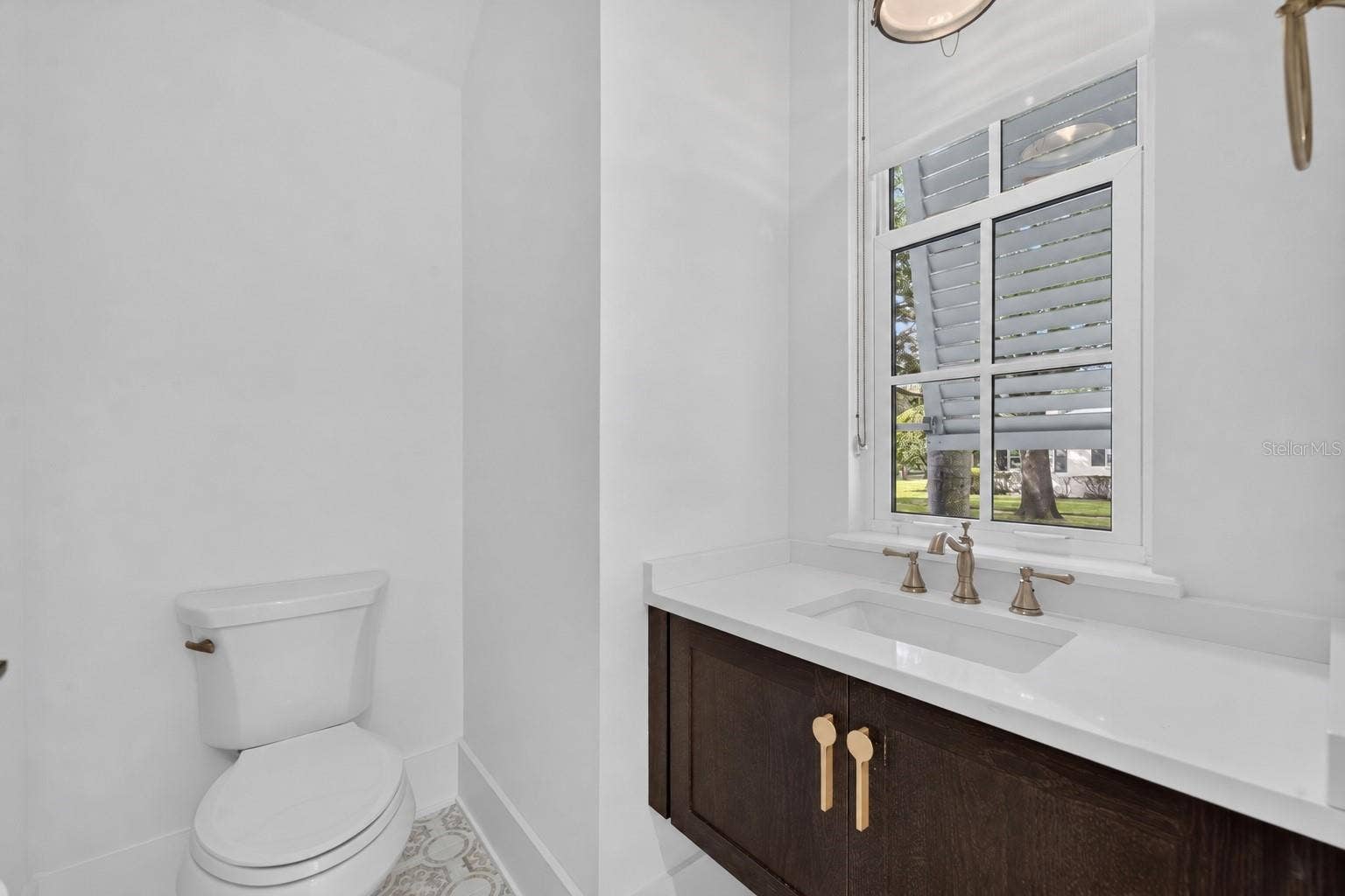 1900 SUNSET DRIVE, Winter Park, FL 32789 Powder bath