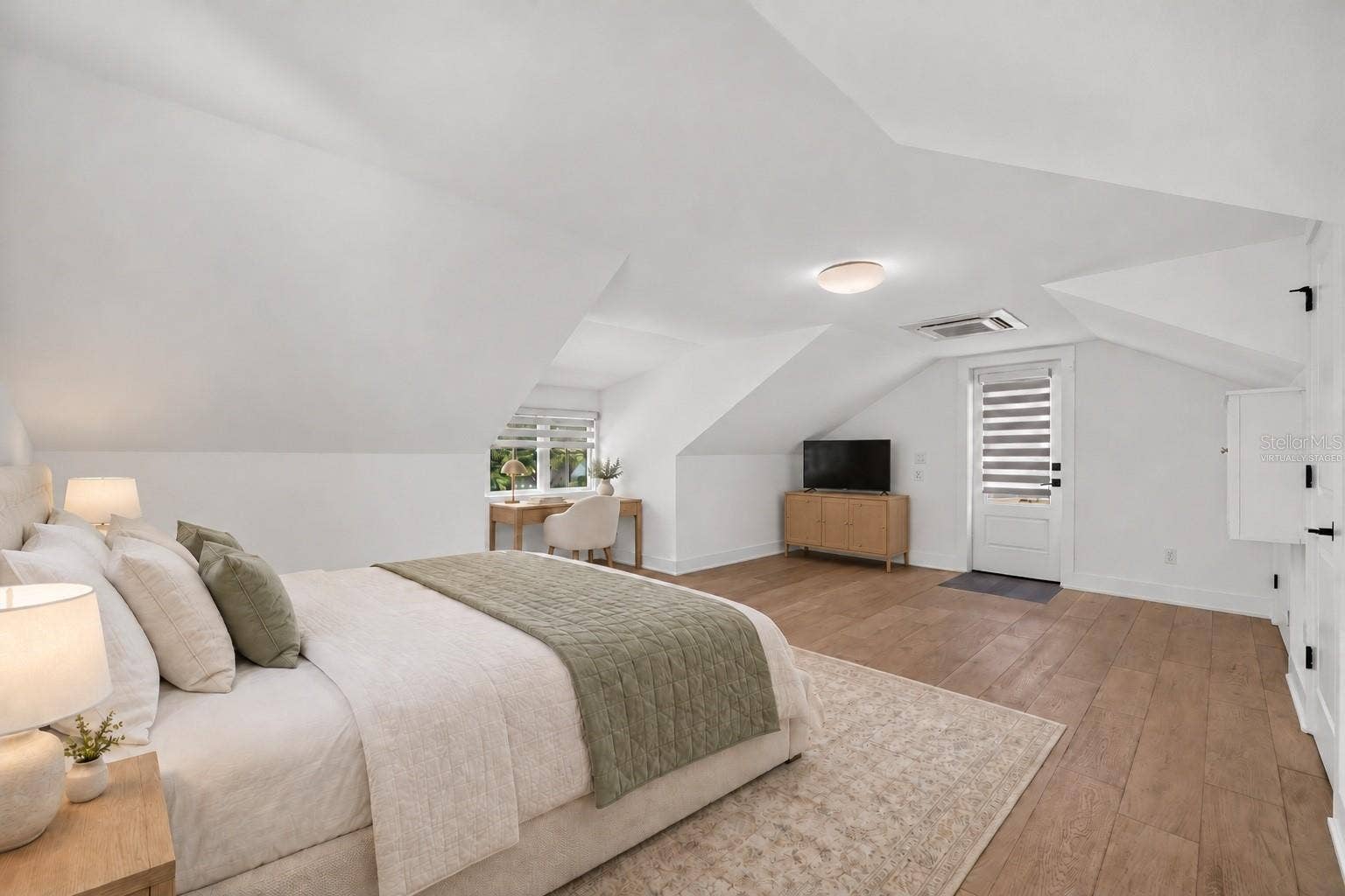 1900 SUNSET DRIVE, Winter Park, FL 32789 Studio apartment over garageVirtually Staged