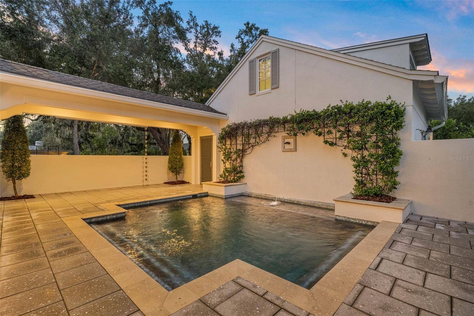 1900 SUNSET DRIVE, Winter Park, FL 32789 Courtyard at night