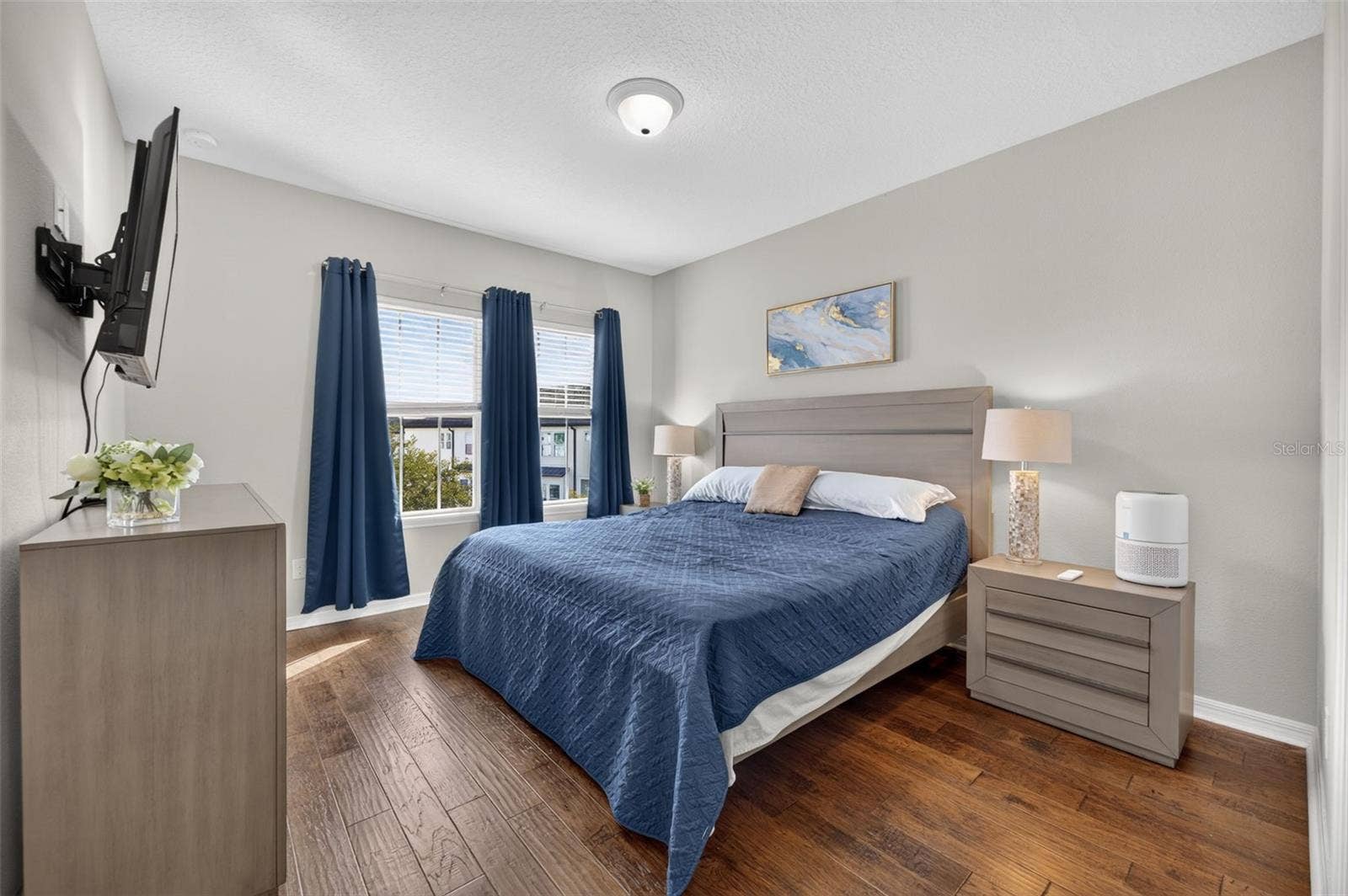 716 GRADO POINT, Oviedo, FL 32765 Primary Bedroom has a spacious ensuite bathroom