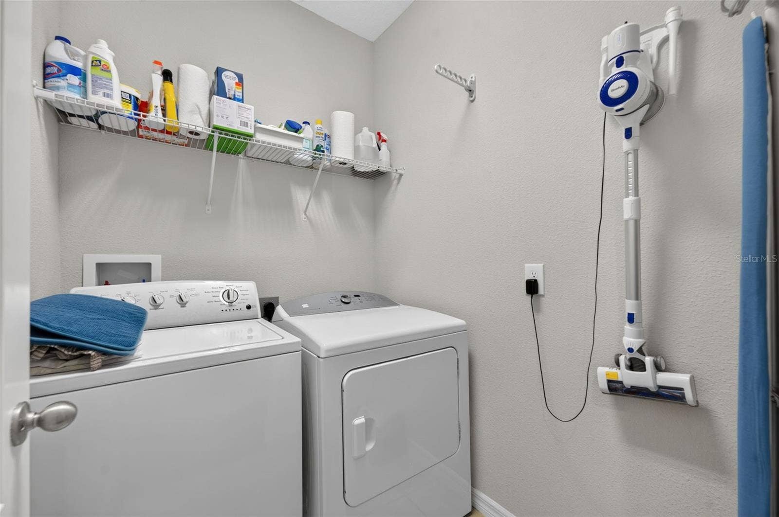 716 GRADO POINT, Oviedo, FL 32765 Laundry room on the top level; washer and Dryer are included!
