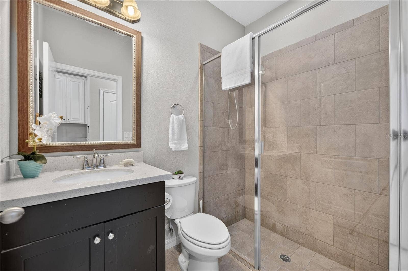 716 GRADO POINT, Oviedo, FL 32765 Full Bath adjacent to 1st floor bedroom