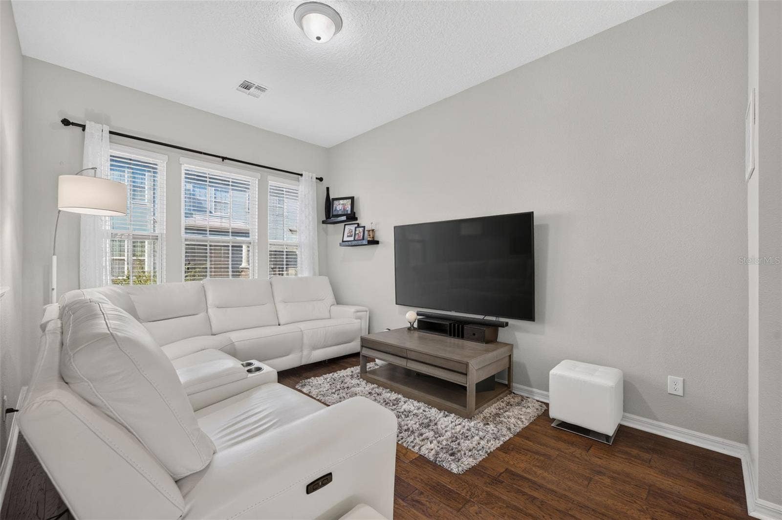 716 GRADO POINT, Oviedo, FL 32765 The family room is open to the kitchen and dining room area