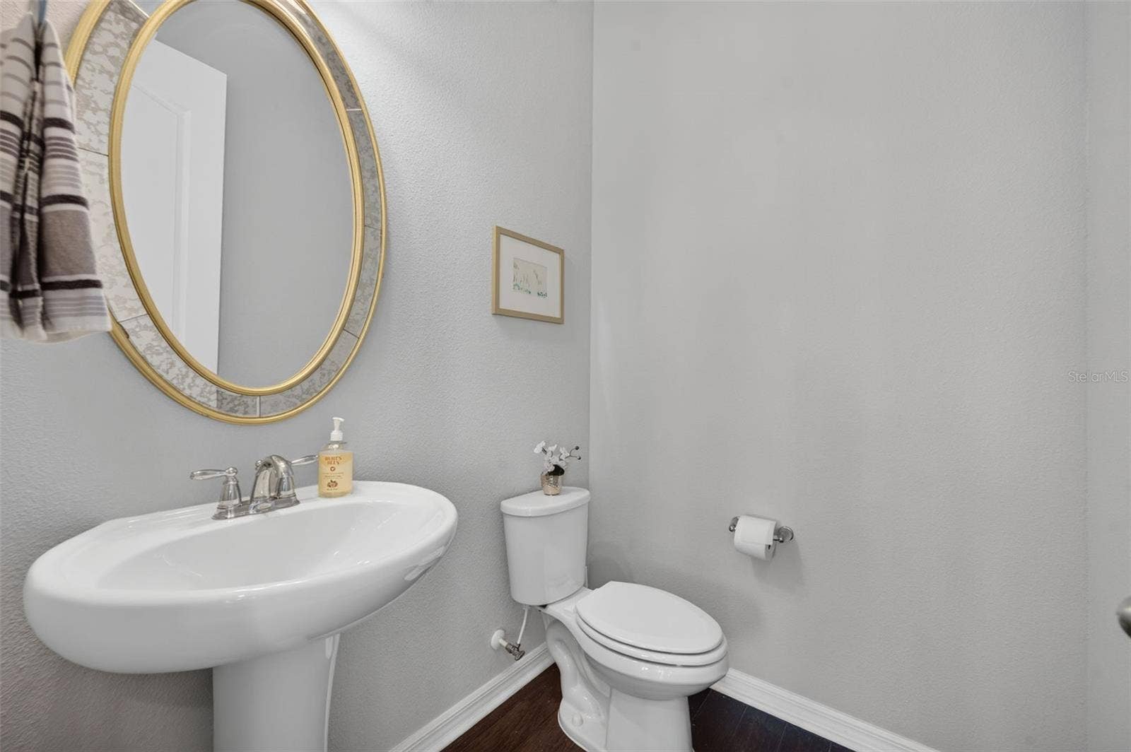 716 GRADO POINT, Oviedo, FL 32765 Half bath on Middle (second floor)