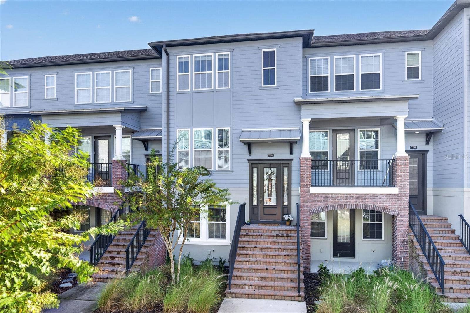 716 GRADO POINT, Oviedo, FL 32765 Spacious 3BR, 3-1/2 bath townhome with a 2-Car Garage and over 1900 SF of living space in the Hamptons, adjacent to sought-after Oviedo on the Park.