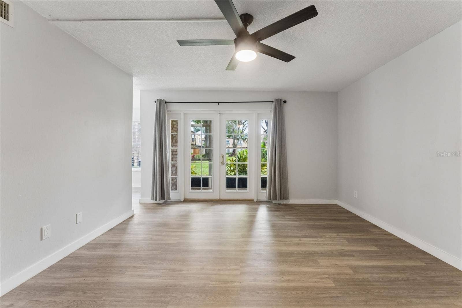 200 ST ANDREWS BOULEVARD, #906, Winter Park, FL 32792 Living Room