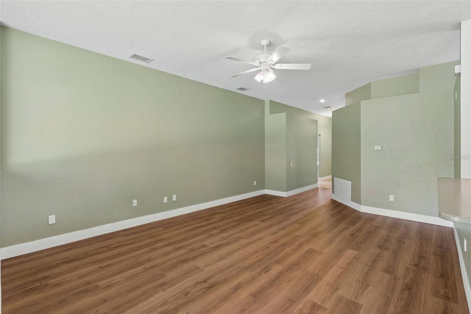 2956 SANTA MARIA AVENUE, Clermont, FL 34715 Gathering room