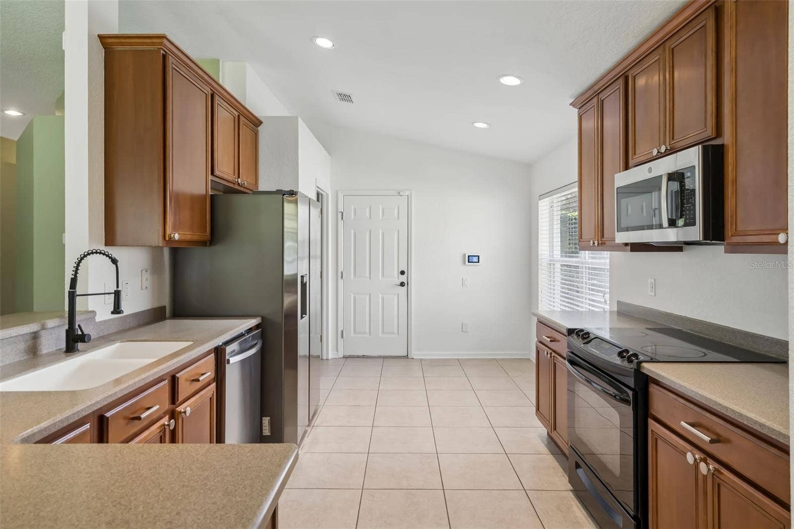 2956 SANTA MARIA AVENUE, Clermont, FL 34715 SS appliances