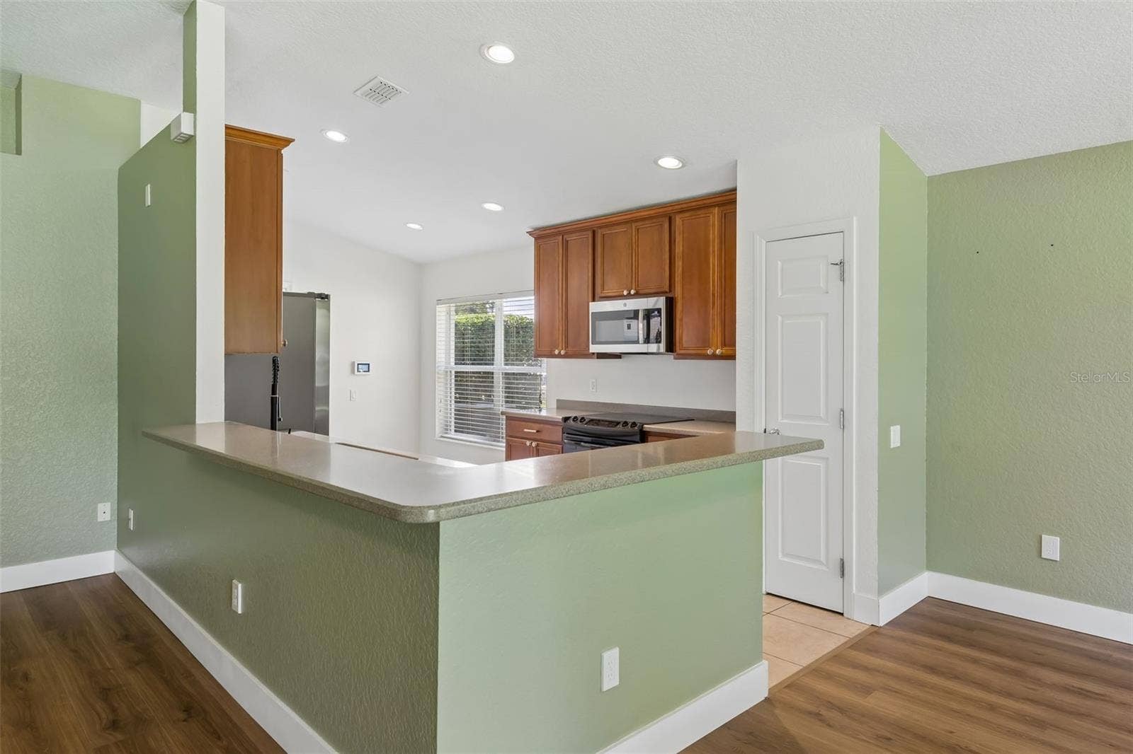 2956 SANTA MARIA AVENUE, Clermont, FL 34715 Kitchen with breakfast bar