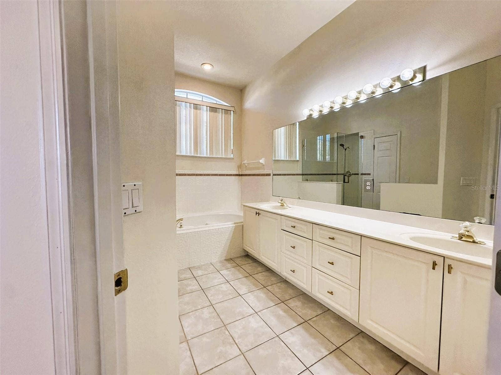 14342 TAMBOURINE DRIVE, Orlando, FL 32837 14342 TAMBOURINE DRIVE, Orlando, FL 32837