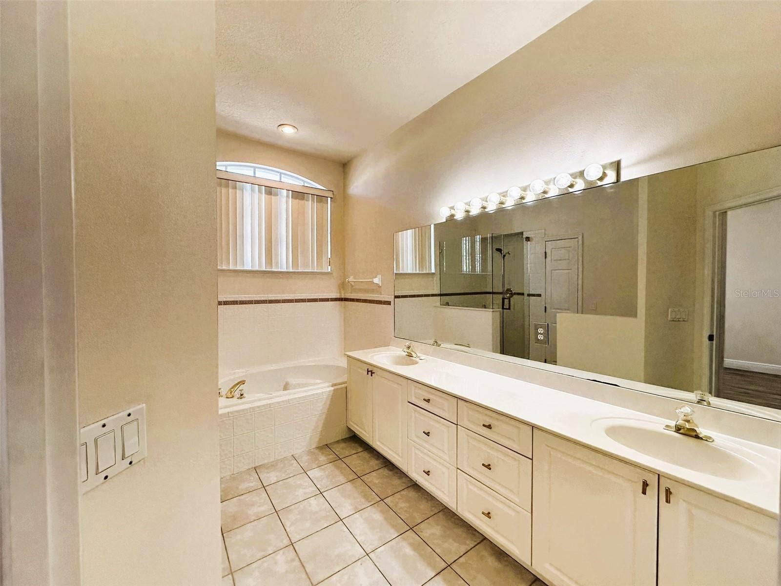 14342 TAMBOURINE DRIVE, Orlando, FL 32837 14342 TAMBOURINE DRIVE, Orlando, FL 32837