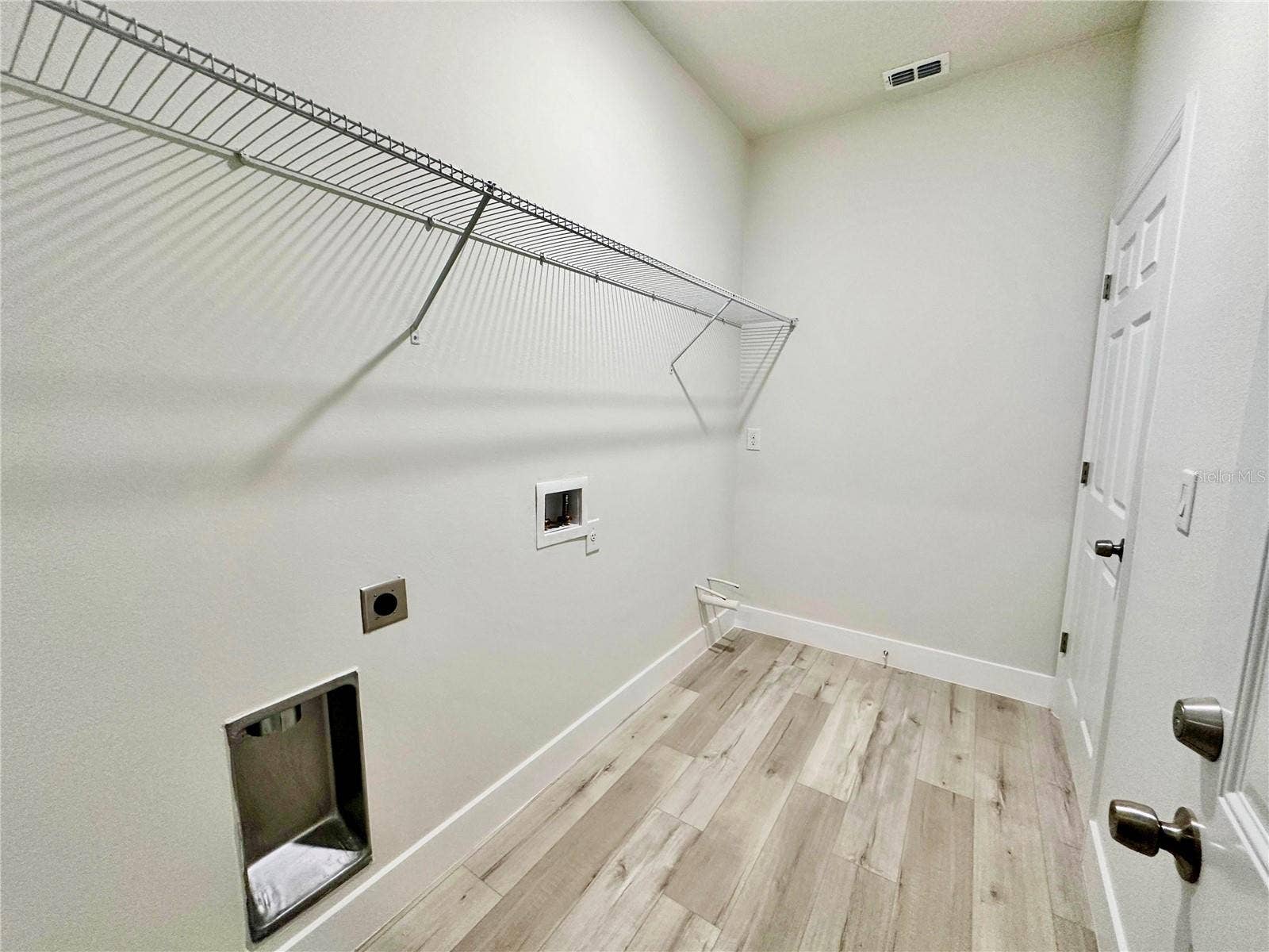 MODEL HOME