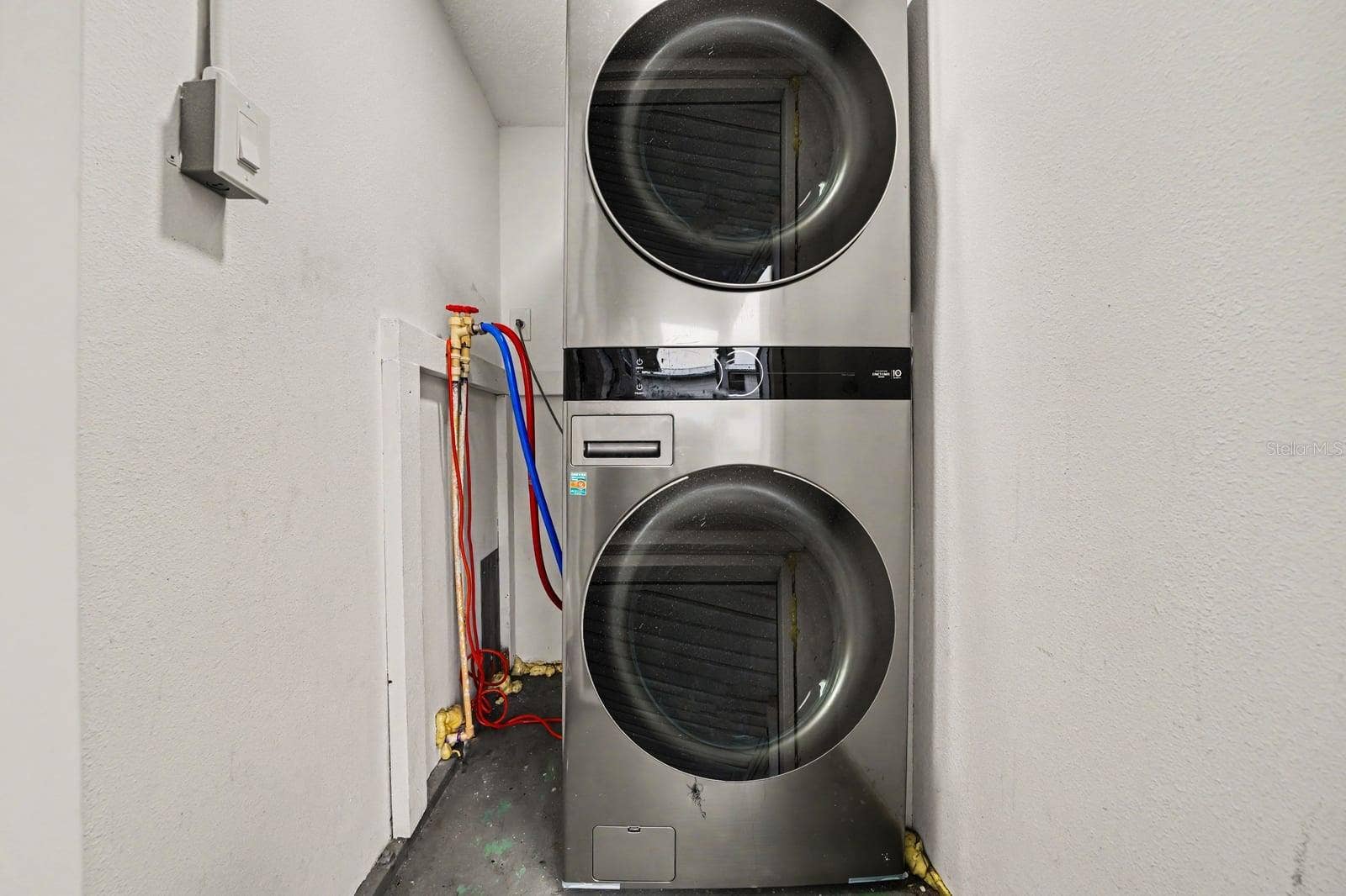 1611 SALMON STREET, St Cloud, FL 34771 In-Unit Stackable Dryer & Washer with Utility Connections