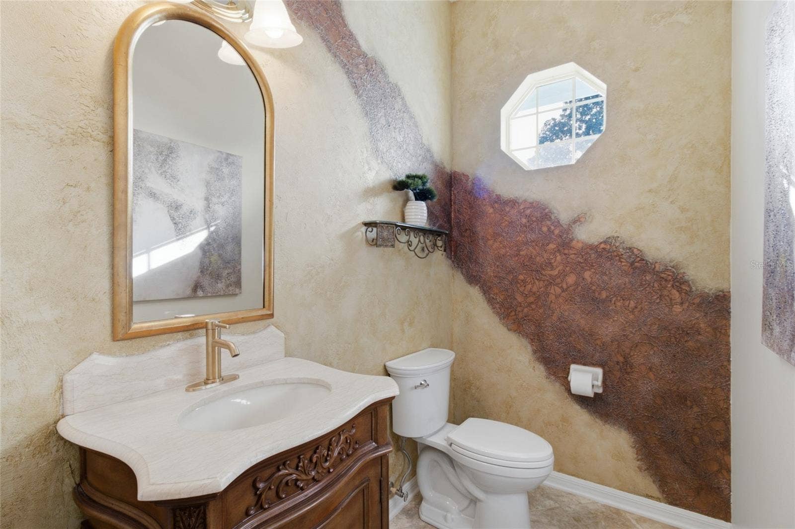 1/2 bathroom