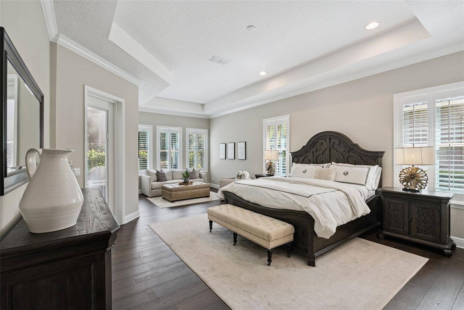 Owners suite retreat w/ sitting room and