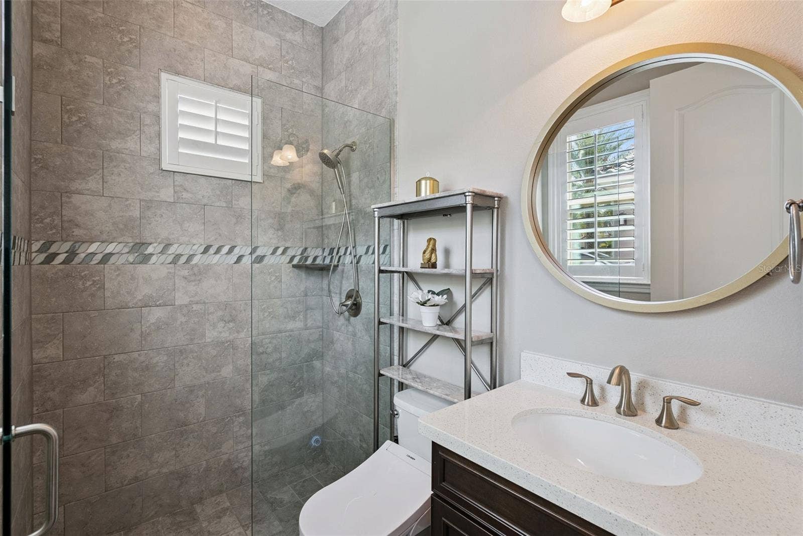 En-suite bath in bedroom 2