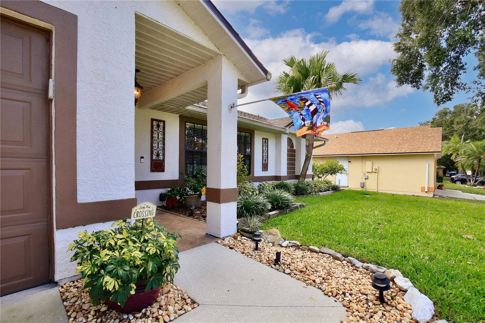 6833 WOODGRAIN COURT, Ocoee, FL 34761 Nicely landscaped yard