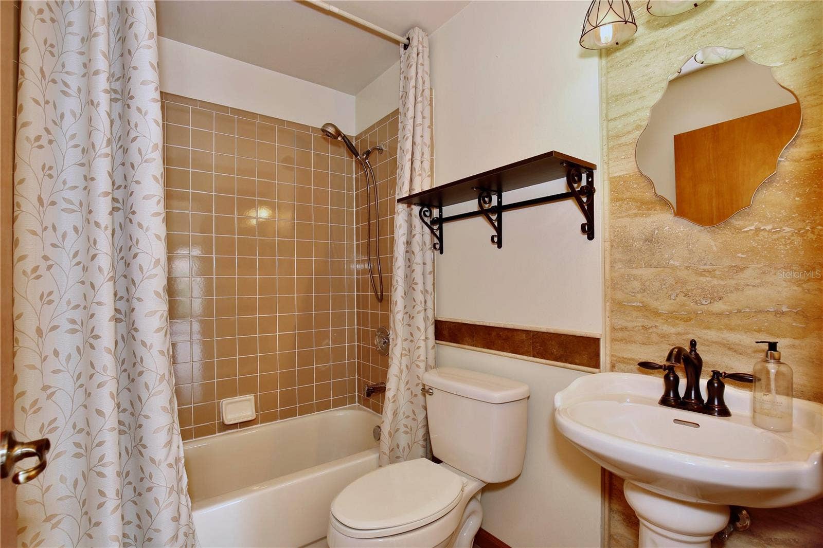 6833 WOODGRAIN COURT, Ocoee, FL 34761 2nd Bathroom with tub