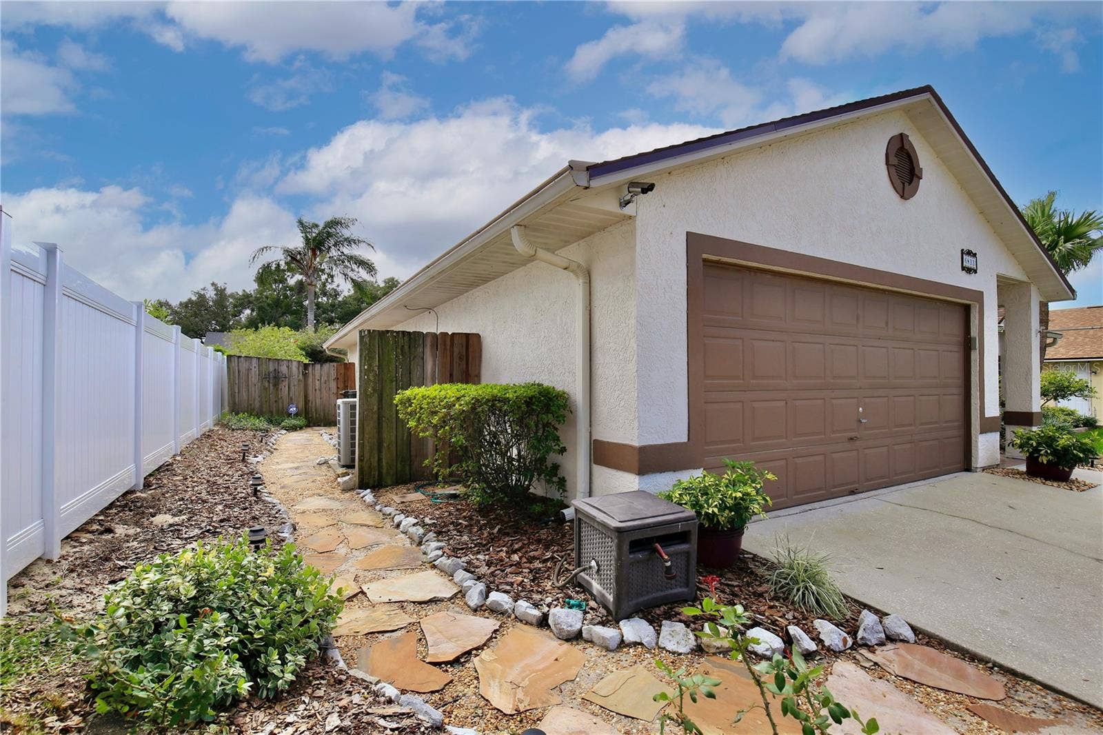 6833 WOODGRAIN COURT, Ocoee, FL 34761 Stone walkway to backyard