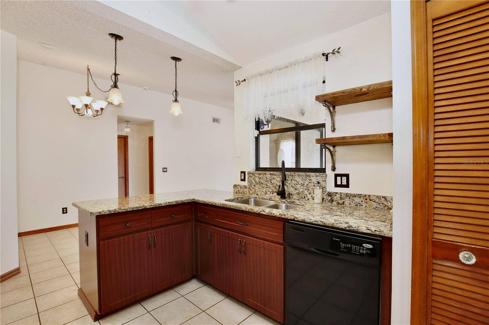 6833 WOODGRAIN COURT, Ocoee, FL 34761 Kitchen