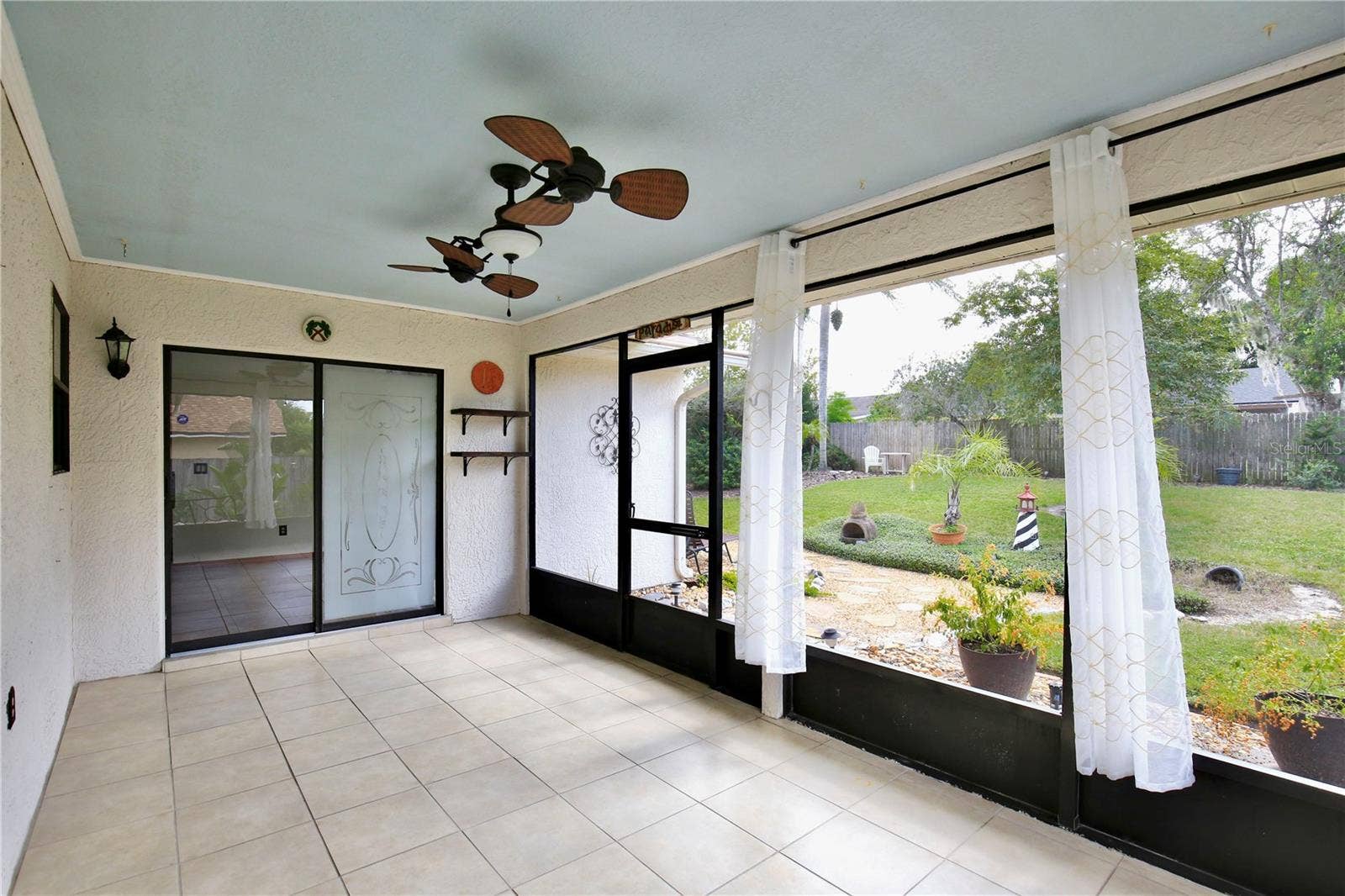 6833 WOODGRAIN COURT, Ocoee, FL 34761 Screened Lanai with architectural roof