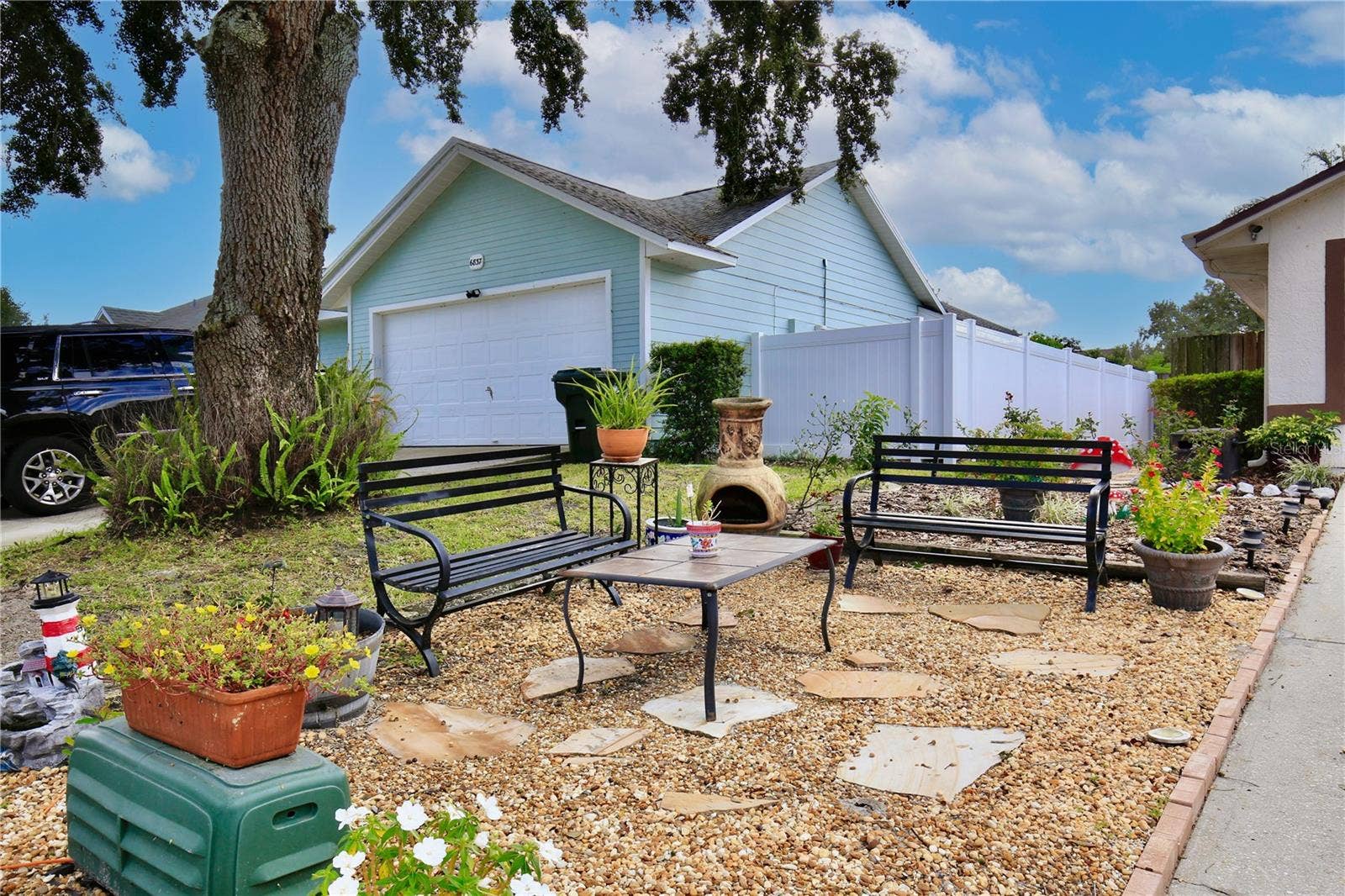 6833 WOODGRAIN COURT, Ocoee, FL 34761 Sitting area in front yard
