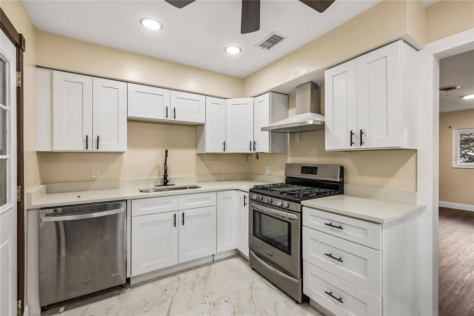 328 W COMANCHE AVENUE, Tampa, FL 33604