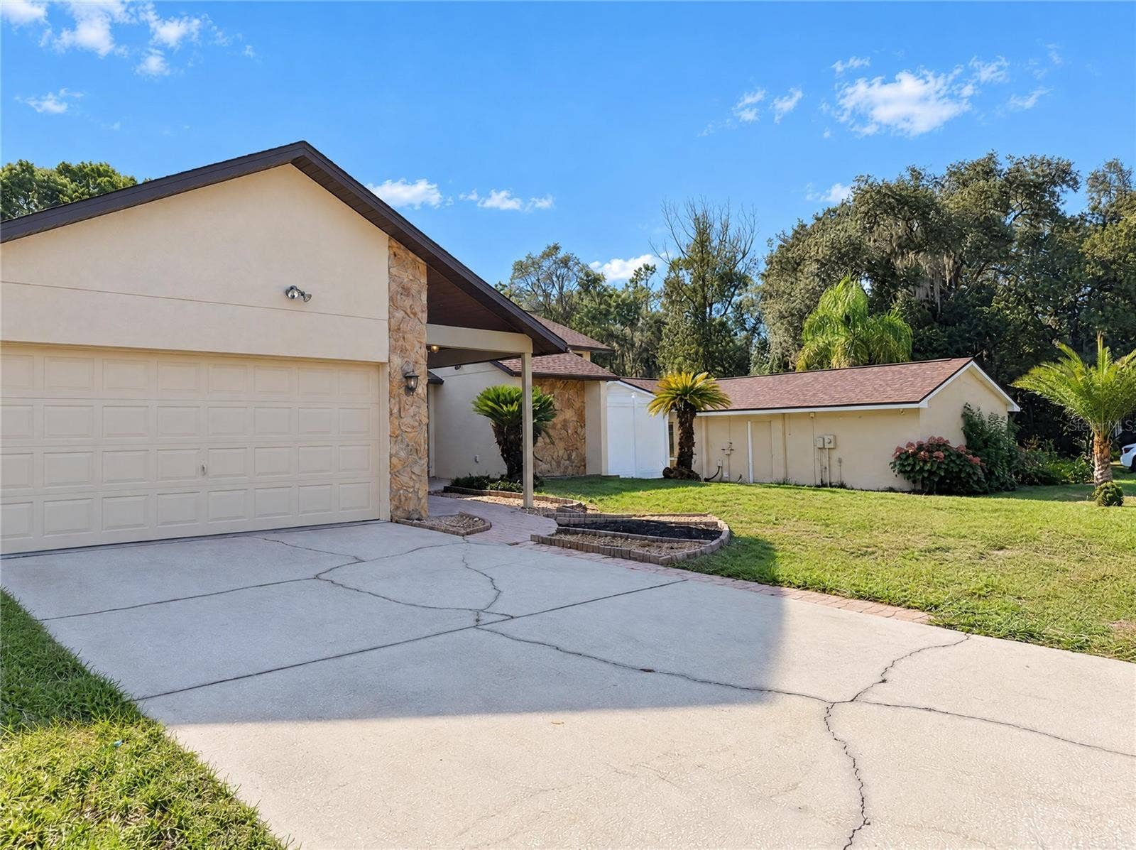 5201 EAGLE ISLAND DRIVE, Land O Lakes, FL 34639 5201 EAGLE ISLAND DRIVE, Land O Lakes, FL 34639
