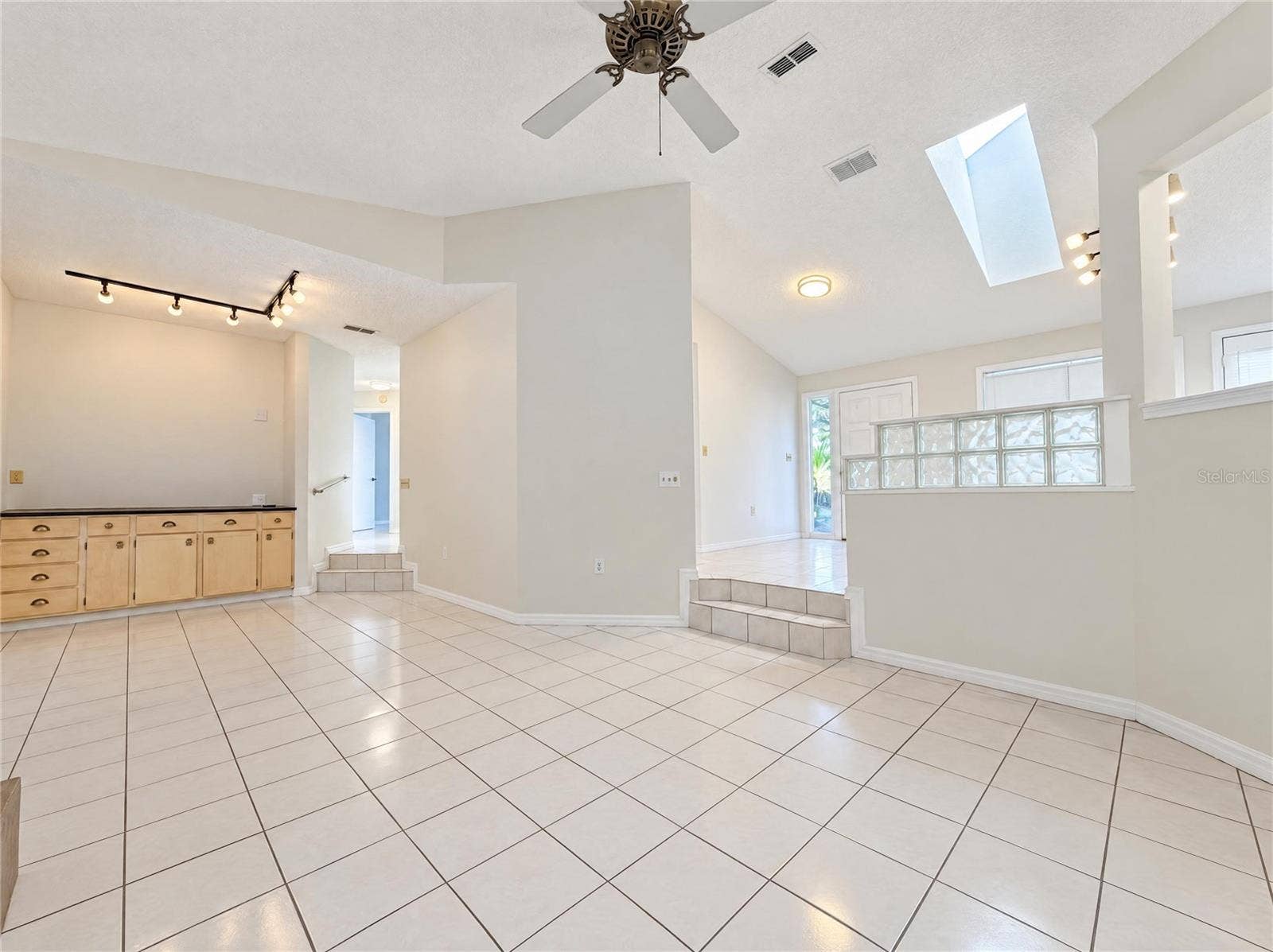 5201 EAGLE ISLAND DRIVE, Land O Lakes, FL 34639 5201 EAGLE ISLAND DRIVE, Land O Lakes, FL 34639
