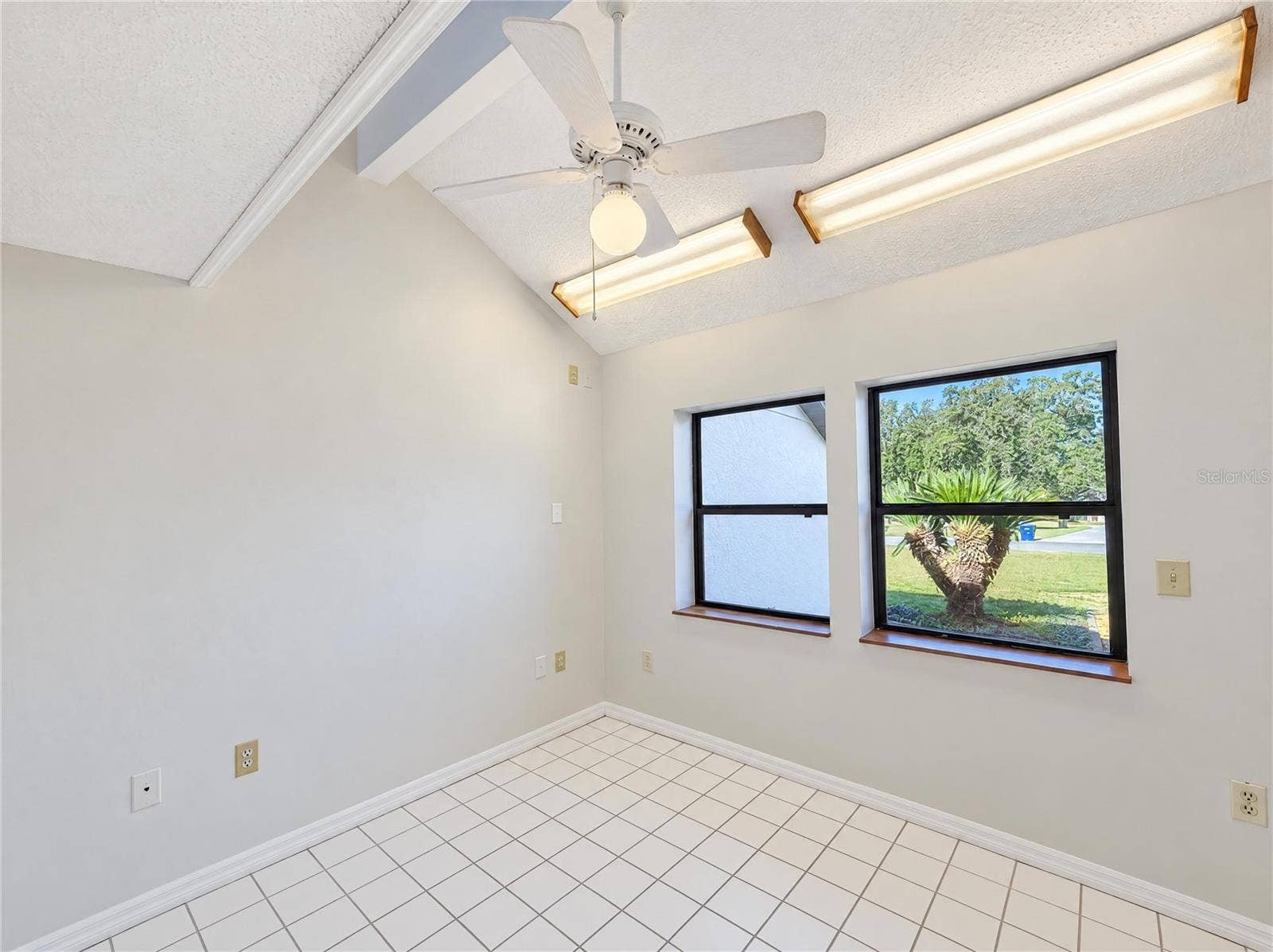 5201 EAGLE ISLAND DRIVE, Land O Lakes, FL 34639 5201 EAGLE ISLAND DRIVE, Land O Lakes, FL 34639