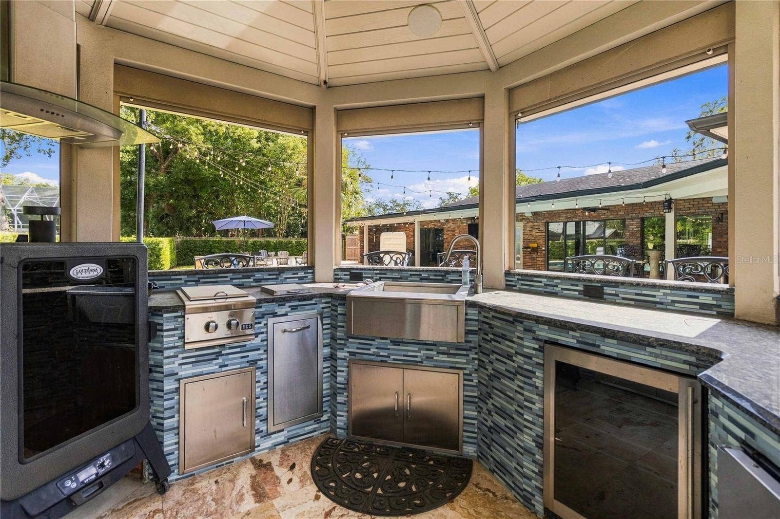 111 PINE TREE LANE, Altamonte Springs, FL 32714 Some appliances do not convey. The rest are as-is