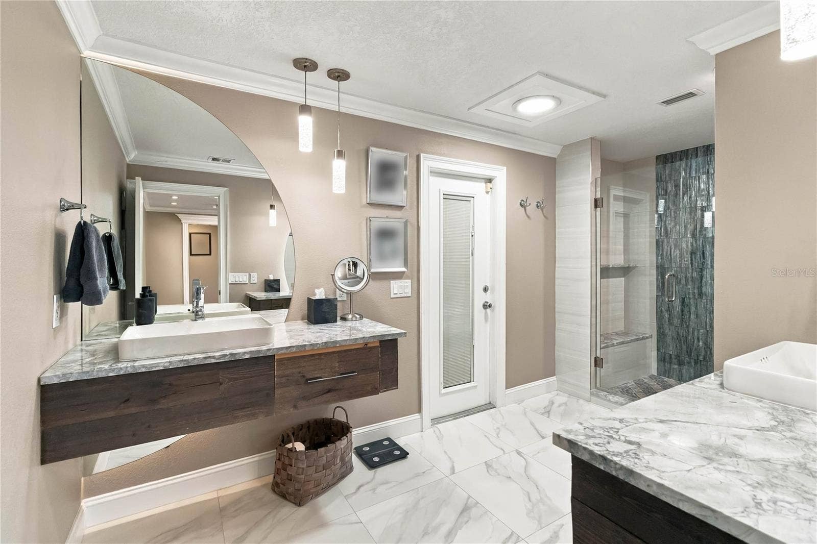 111 PINE TREE LANE, Altamonte Springs, FL 32714 3rd Bathroom off of Bonus living space