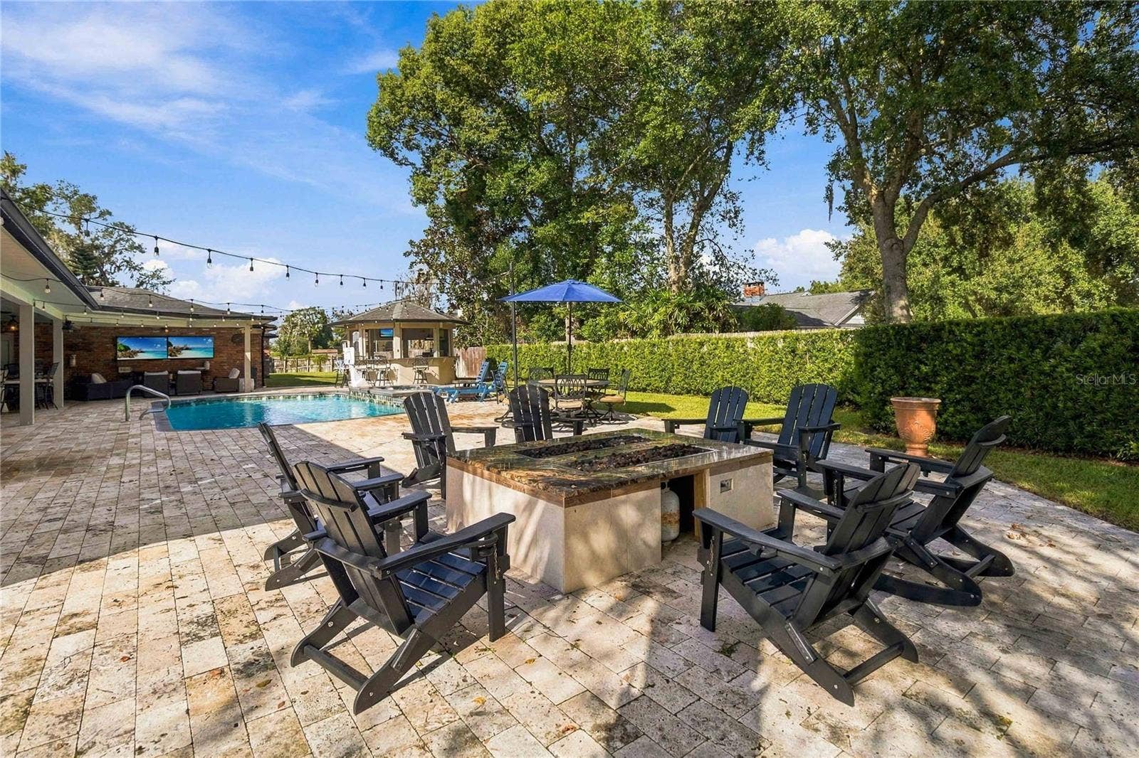 111 PINE TREE LANE, Altamonte Springs, FL 32714 Dual Propane Fire Pit