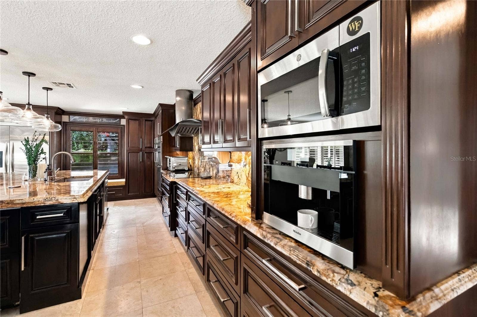 111 PINE TREE LANE, Altamonte Springs, FL 32714 Miele Lux Coffee System with double beverage drawers in the island
