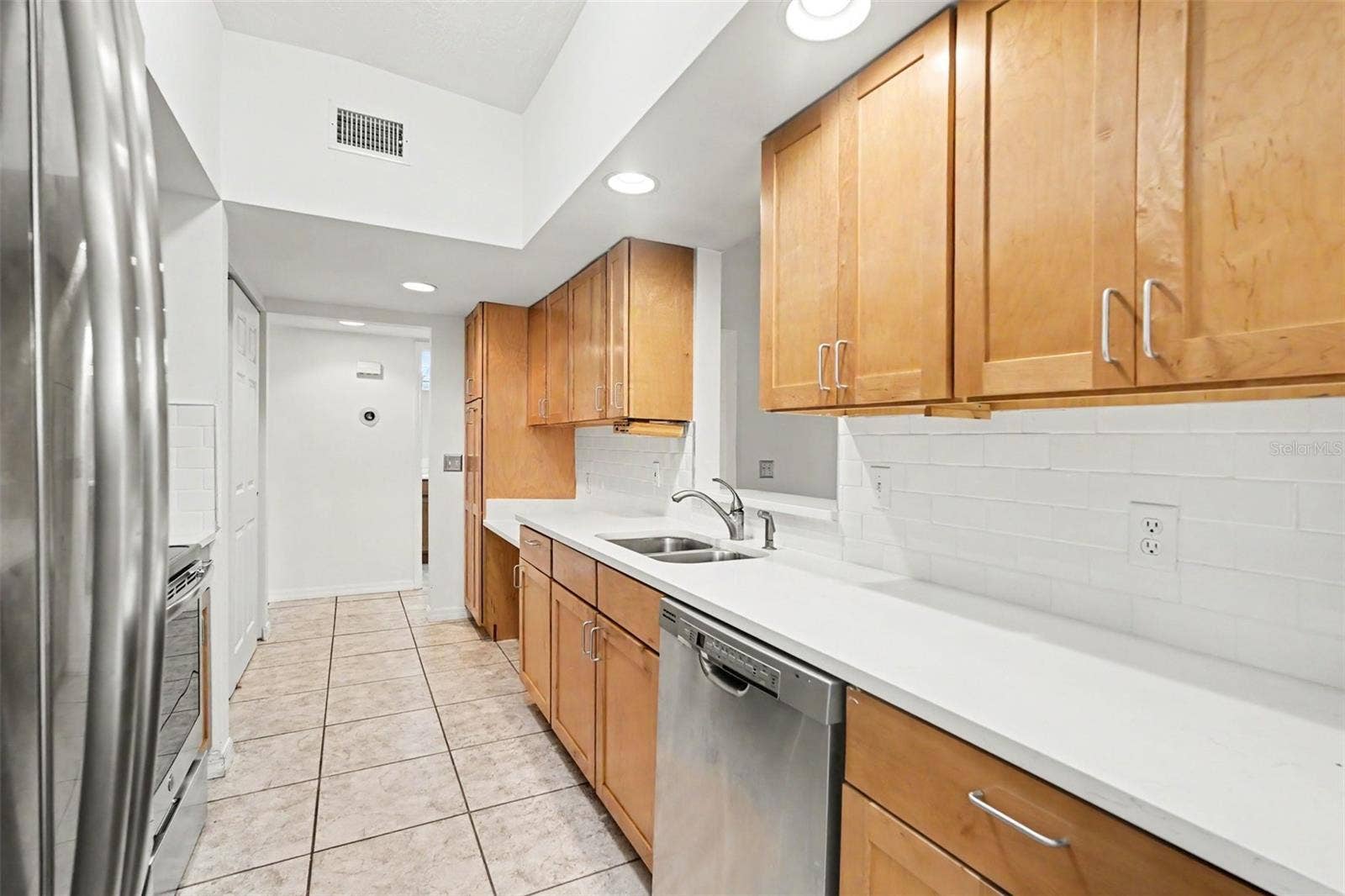 728 BIANCA DRIVE NE, Palm Bay, FL 32905 728 BIANCA DRIVE NE, Palm Bay, FL 32905